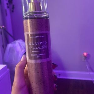 Bath and body works wrapped in vanilla fine fragrance mist